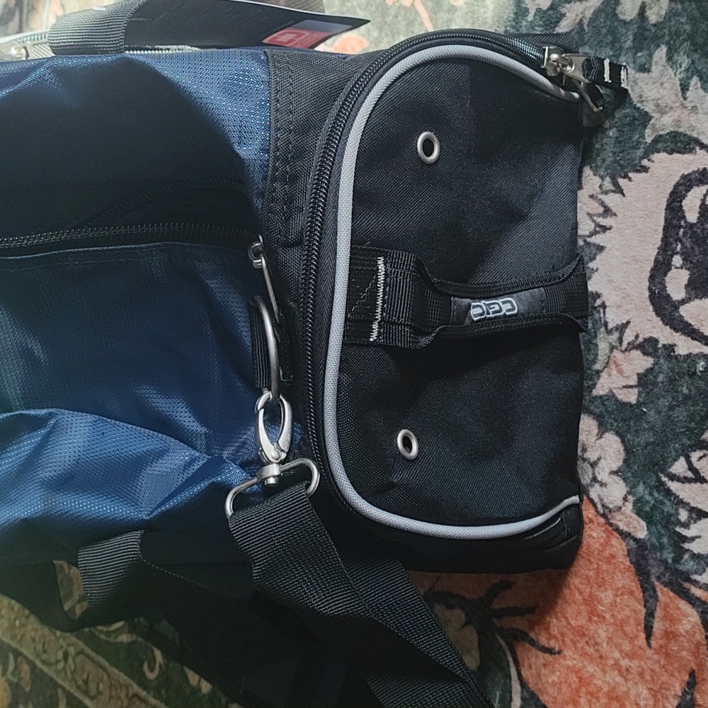 OGIO DUFFLE Bag - Picture 7 of 9